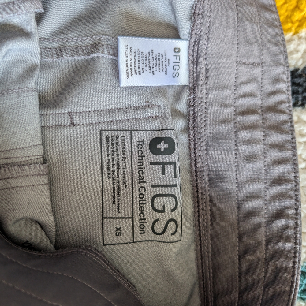 Figs Women's Scrub Set, Technical grey, size XS Top And Jogger Pants - Picture 4 of 4